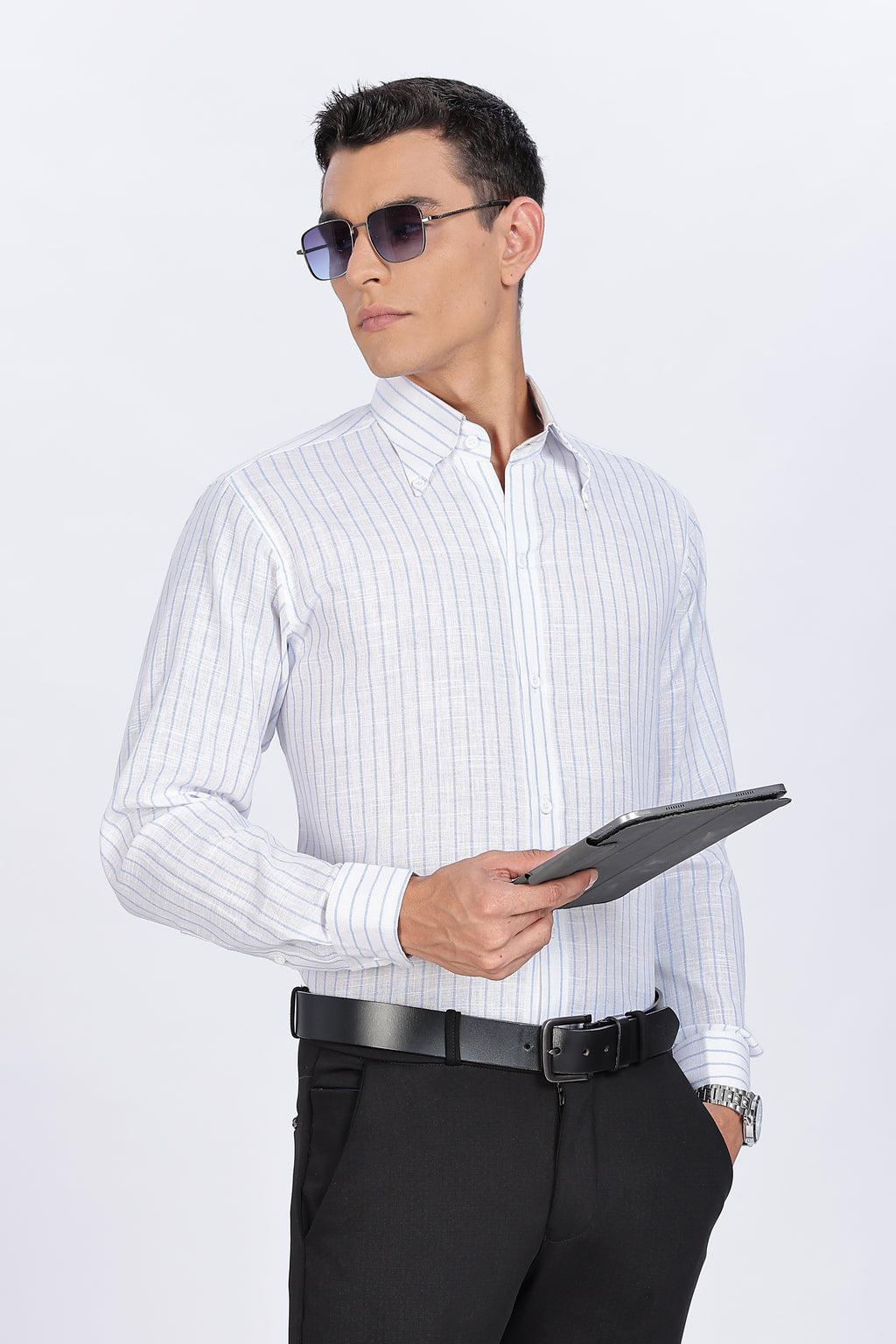 Old Money Classic Linen Shirt - Light Blue Vertical Stripe